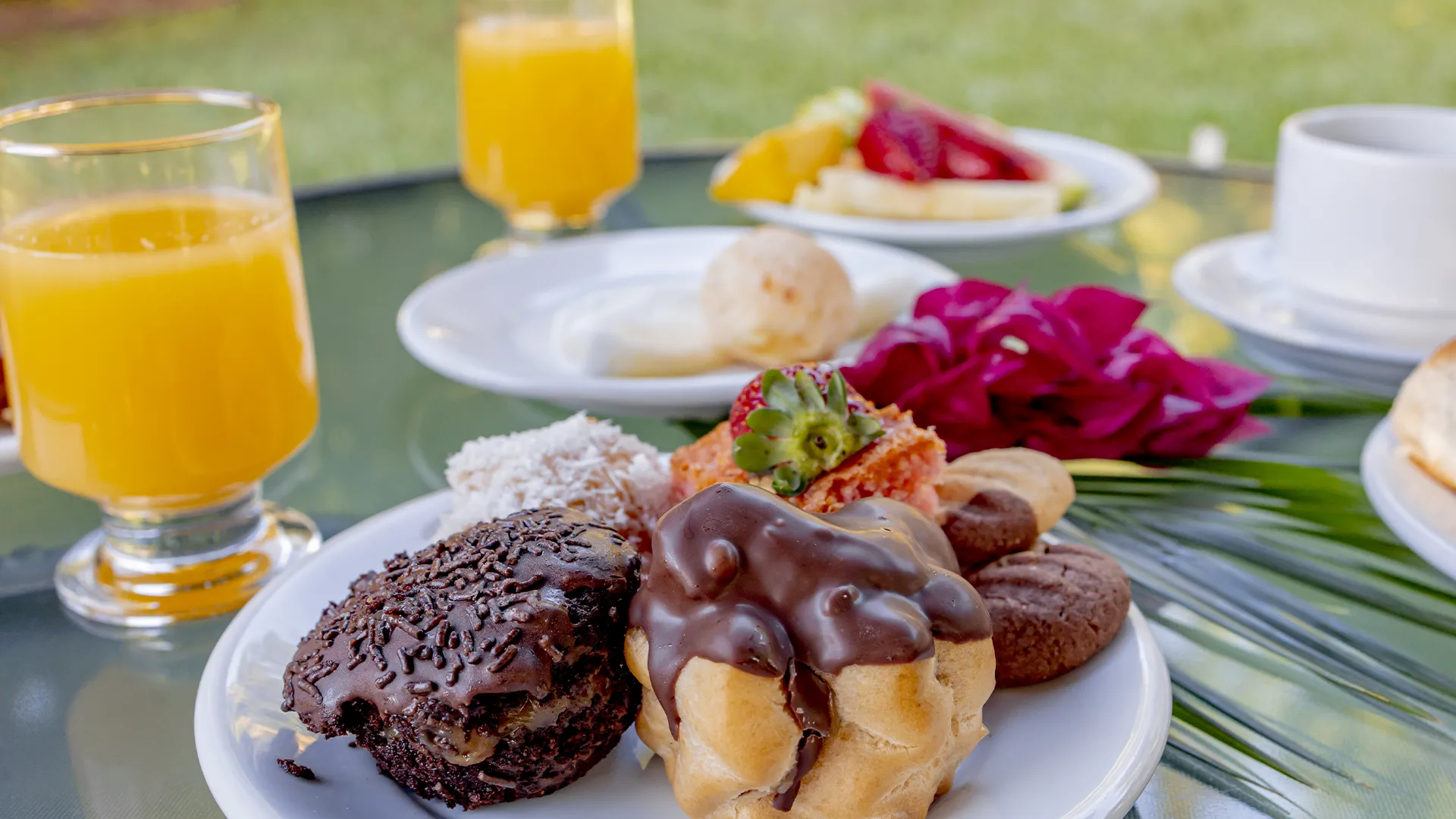 Café da manhã servido no Santa Eliza Eco Resort