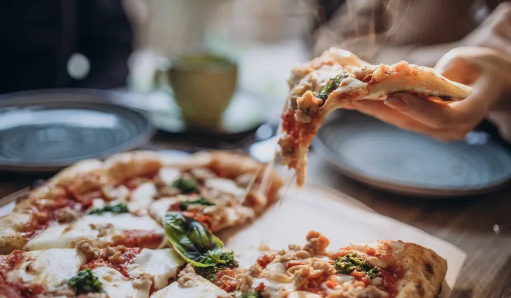 Noite da Pizza & Música ao Vivo no Santa Eliza Eco Resort